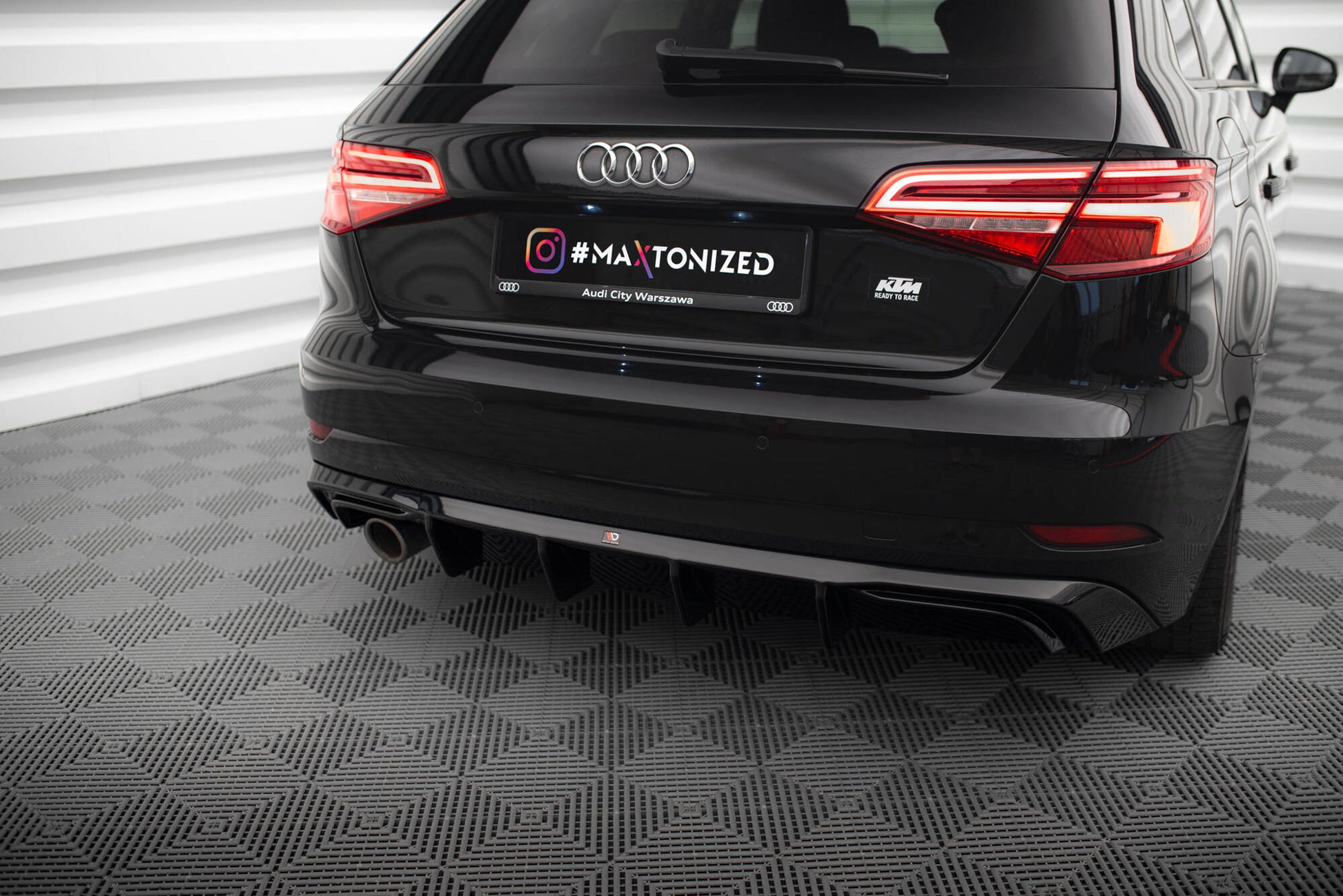 Diffusor Heck Ansatz für Audi A3 Sportback 8V Facelift (Einzelauspuff li.rohr)