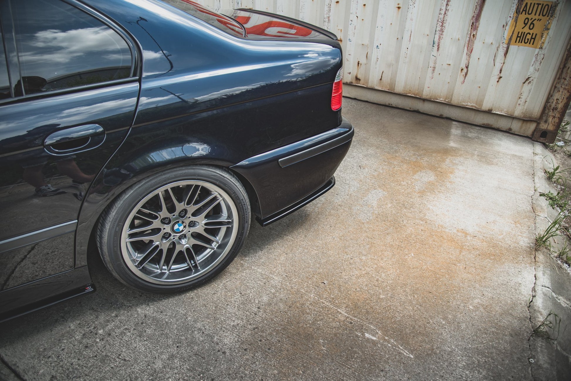 Heck Ansatz Flaps Diffusor für BMW M5  / 5 M-Paket E39 schwarz Hochglanz