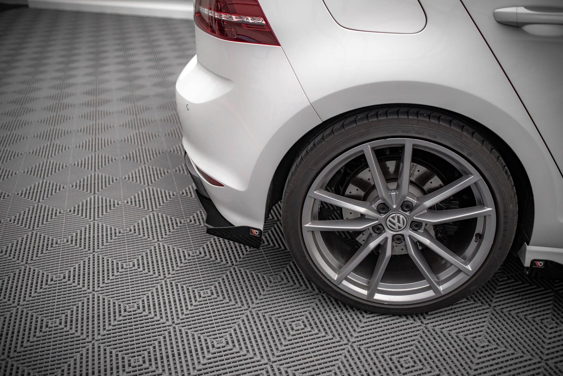 Street Pro Heck Ansatz Flaps Diffusor +Flaps für Volkswagen Golf R Mk7 schwarz Hochglanz