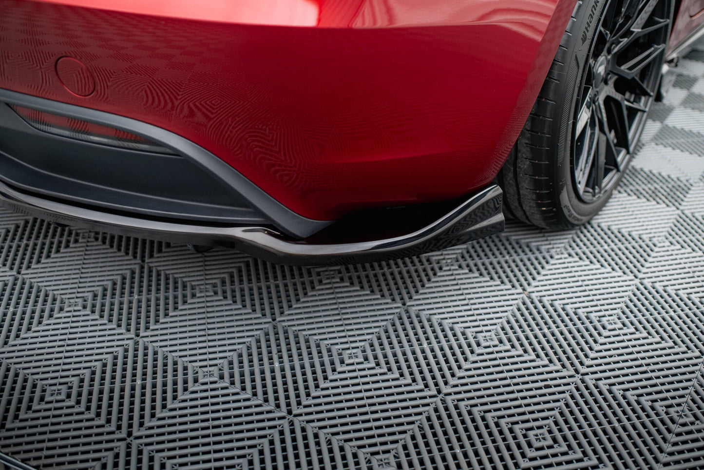 Mittlerer Cup Diffusor DTM Look Heck Ansatz V.2 für Tesla Model 3 Project HighlandFacelift schwarz Hochglanz