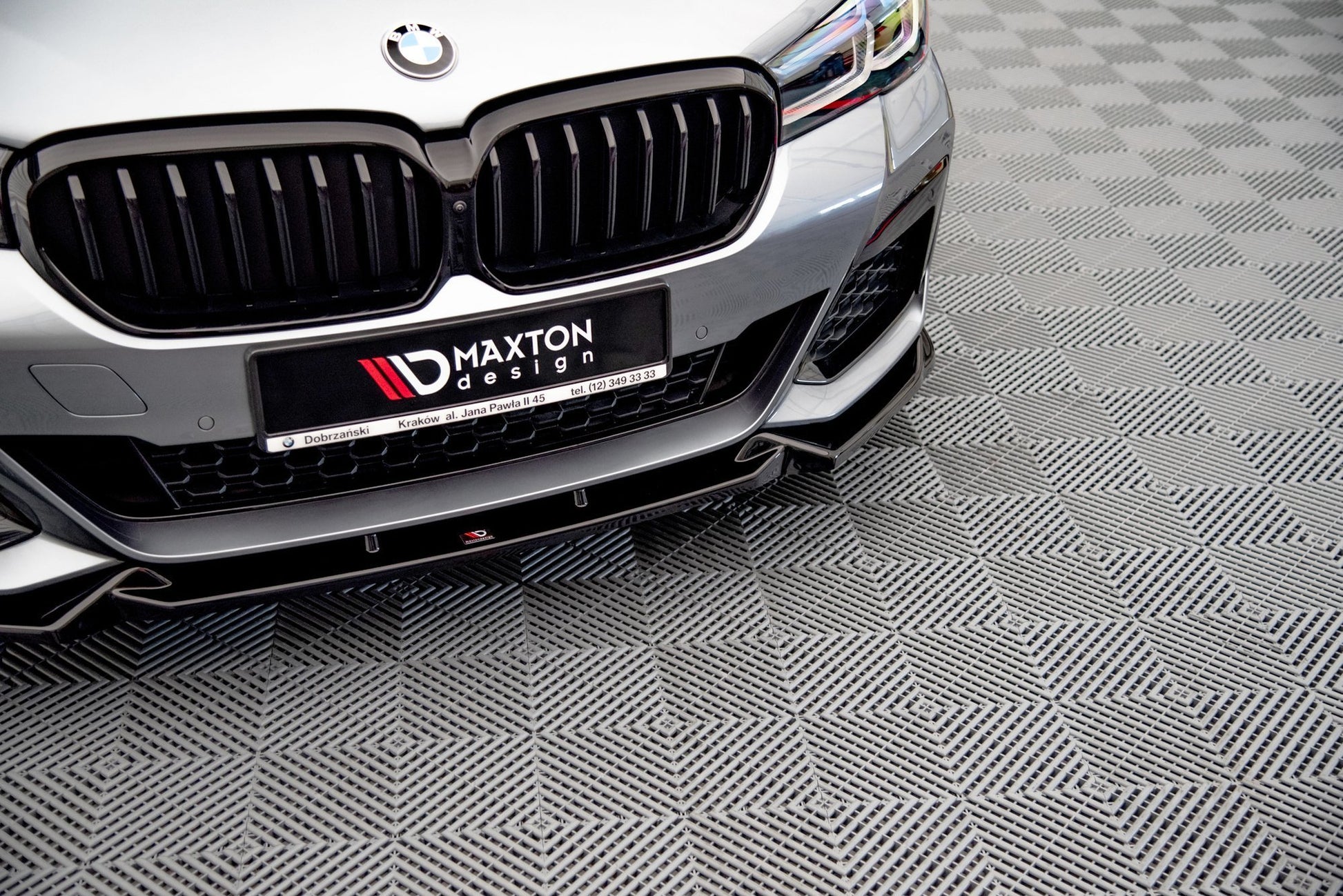 Front Ansatz V.1 für BMW 5er M-Paket / M550i / M550d G30 Facelift  schwarz Hochglanz