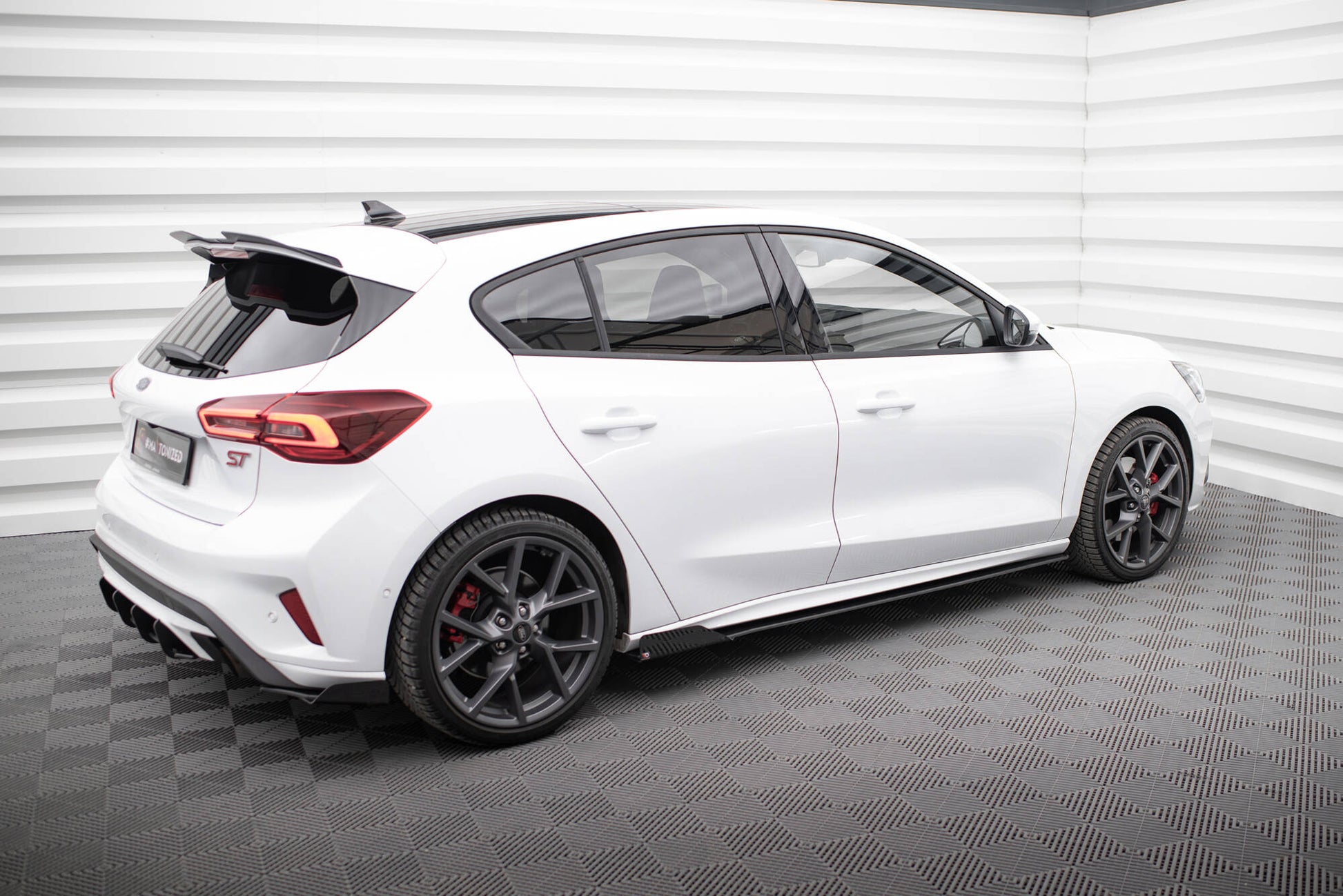 Street Pro Seitenschweller Ansatz für + Flaps Ford Focus ST / ST-Line Mk4 schwarz Hochglanz