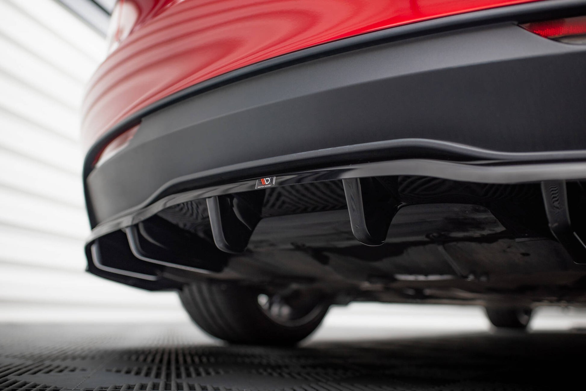 Mittlerer Cup Diffusor DTM Look Heck Ansatz V.2 für Tesla Model 3 Project HighlandFacelift schwarz Hochglanz