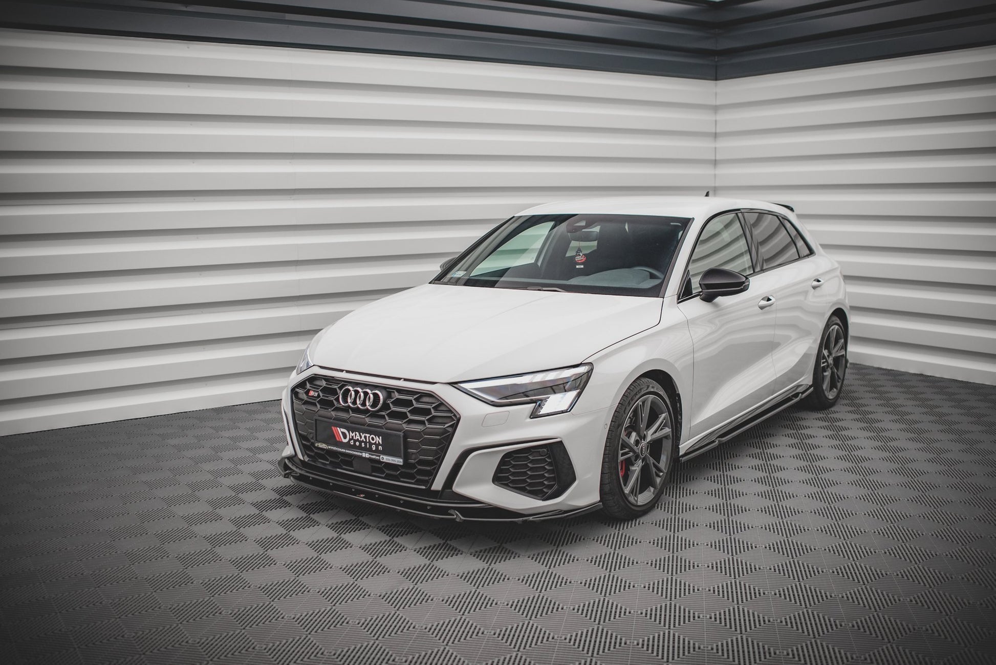 Front Ansatz V.3 für Audi S3 / A3 S-Line 8Y schwarz Hochglanz