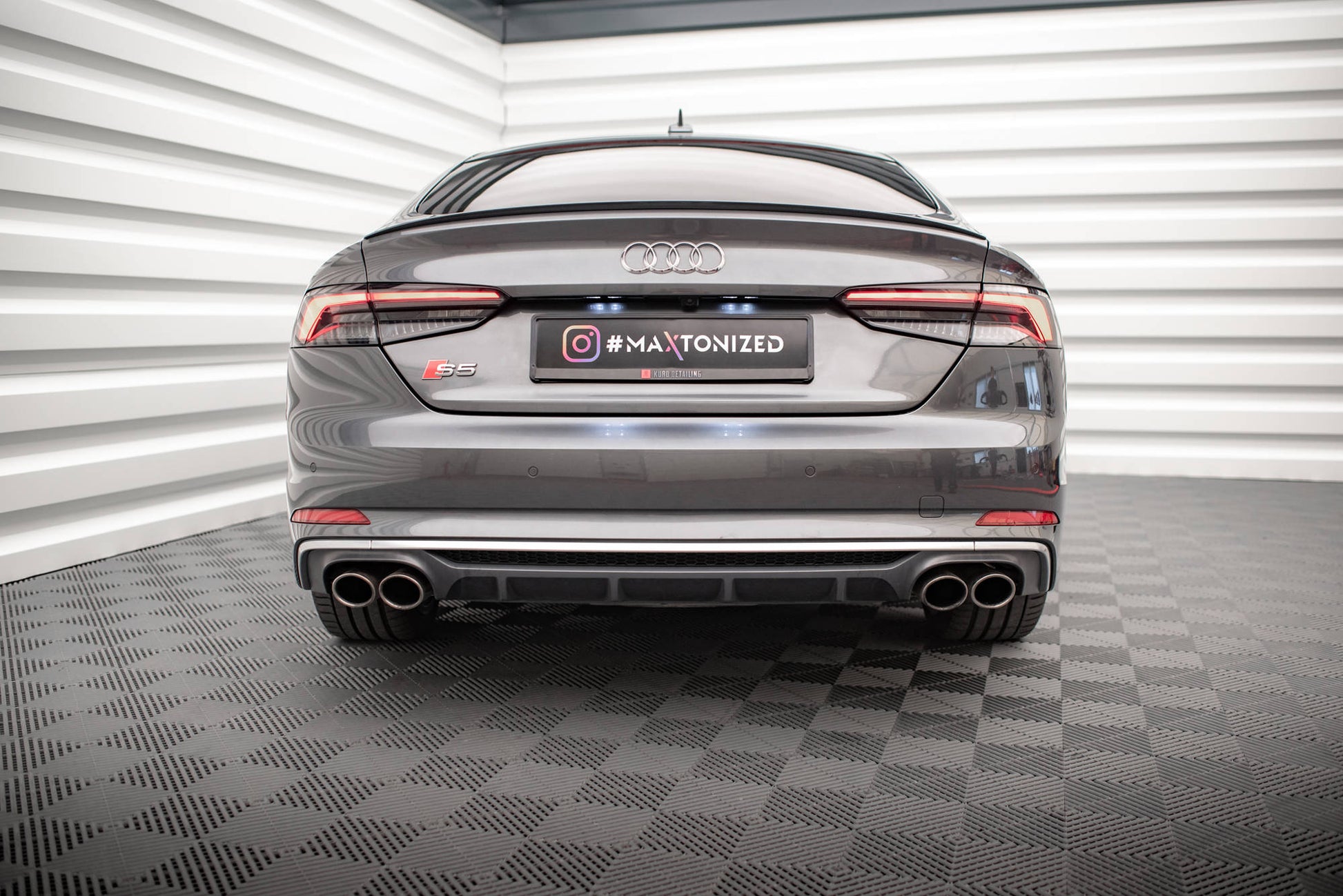Diffusor Heck Ansatz für Audi S5 F5 Coupe / Sportback schwarz Hochglanz