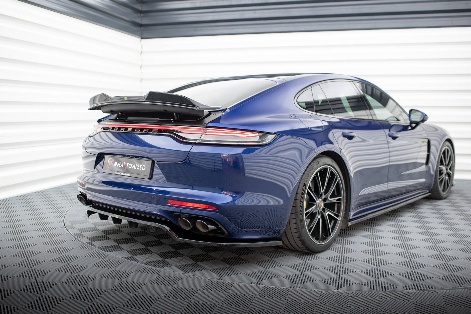 Mittlerer Cup Diffusor DTM Look Heck Ansatz für Porsche Panamera GTS Sport Turismo 971 Facelift schwarz Hochglanz
