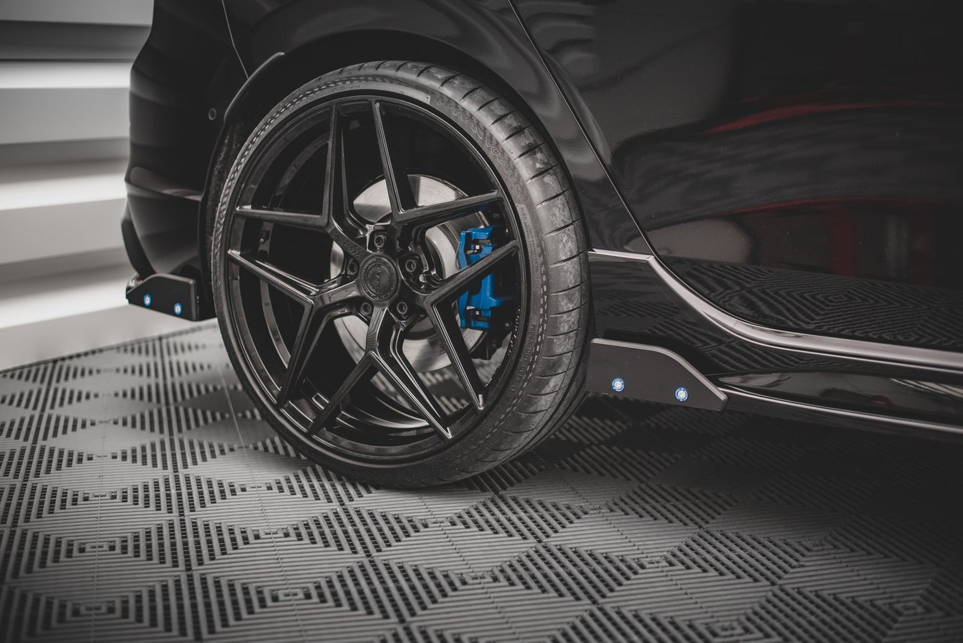 Heck Ansatz Flaps Diffusor V.2 + Flaps für VW Golf R Mk8 Facelift
