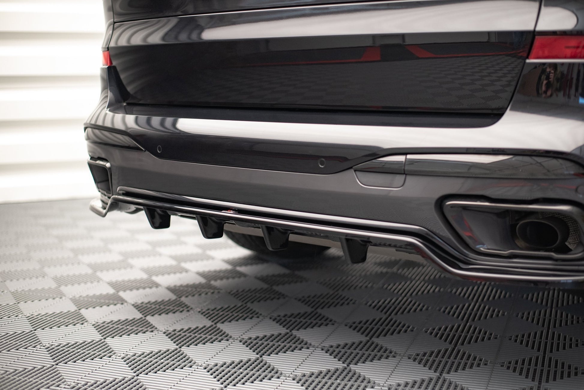 Mittlerer Diffusor Heck Ansatz DTM Look für BMW X7 M G07 schwarz matt