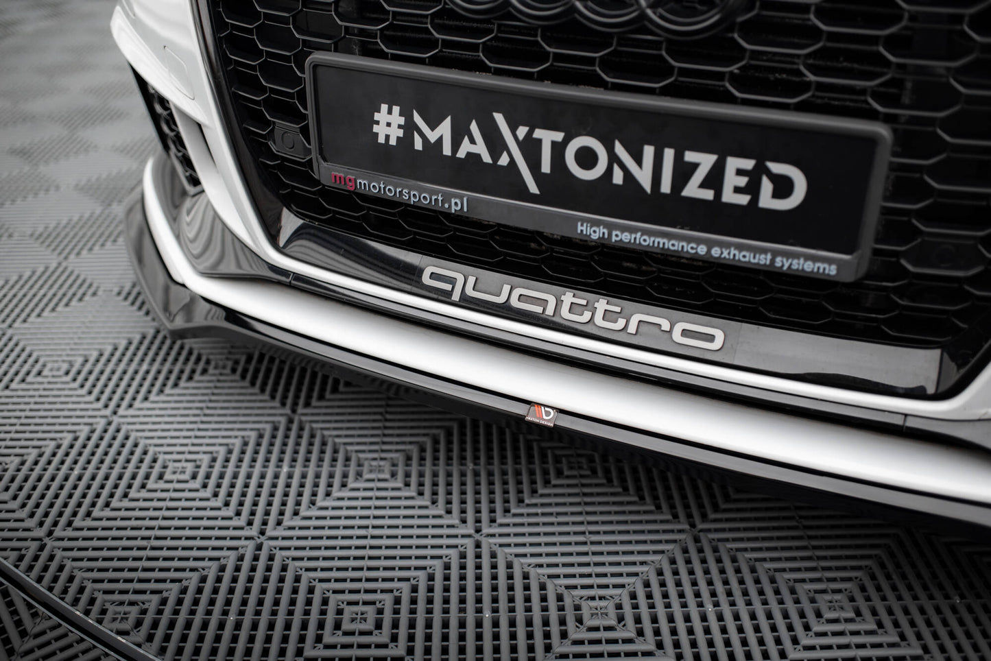 Front Ansatz V.5 für Audi RS3 Limousine 8V Facelift schwarz Hochglanz