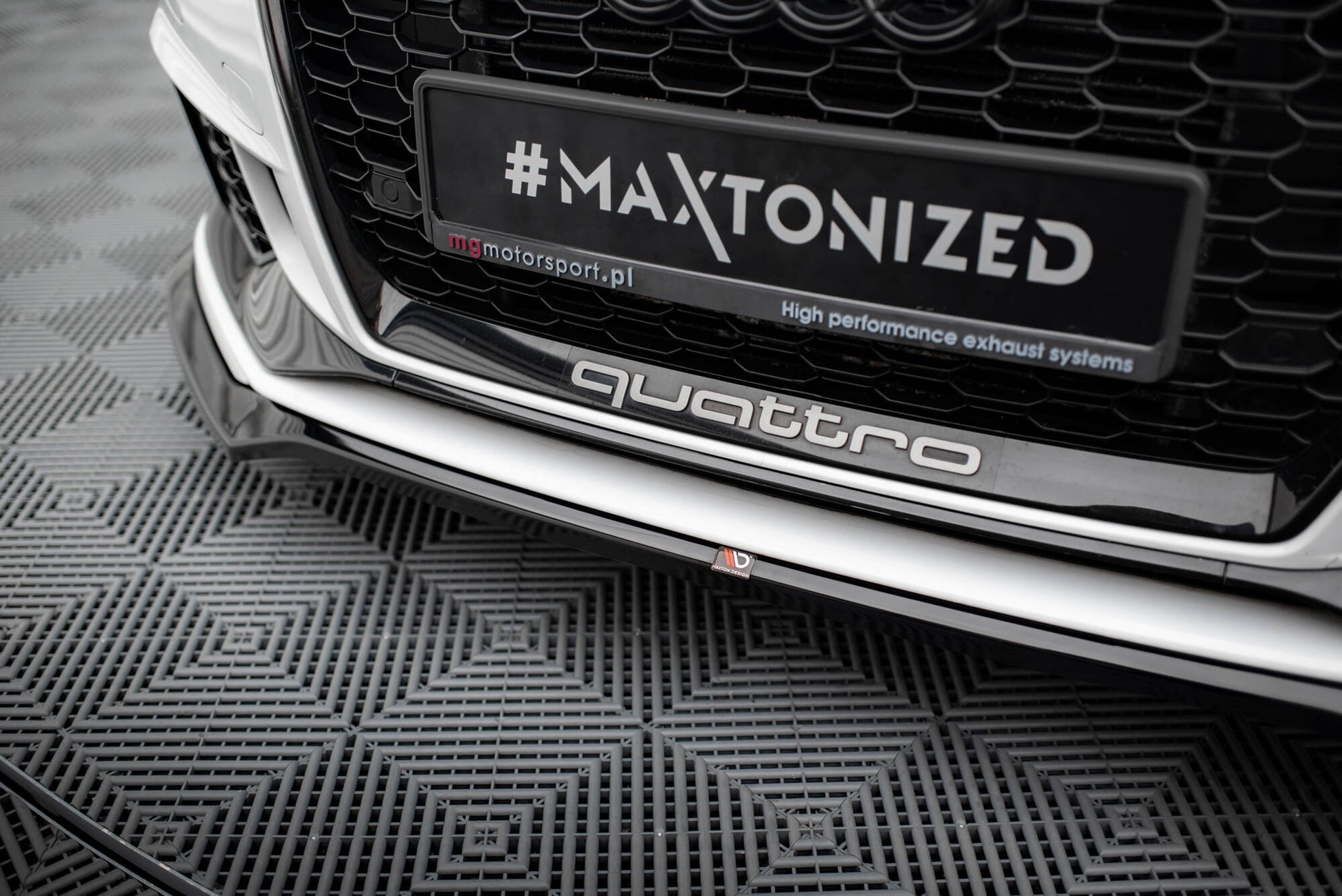 Front Ansatz V.5 für Audi RS3 Limousine 8V Facelift schwarz Hochglanz