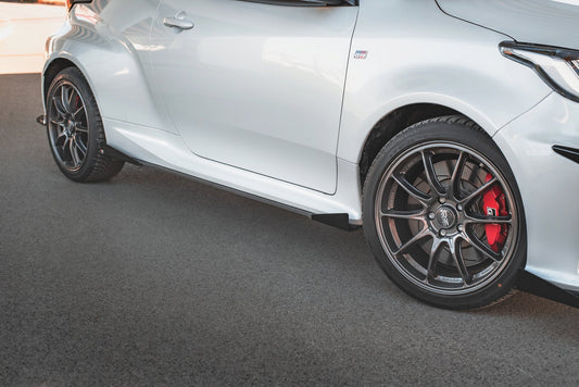 Street Pro Seitenschweller Ansatz für + Flaps Toyota GR Yaris Mk4  schwarz Hochglanz