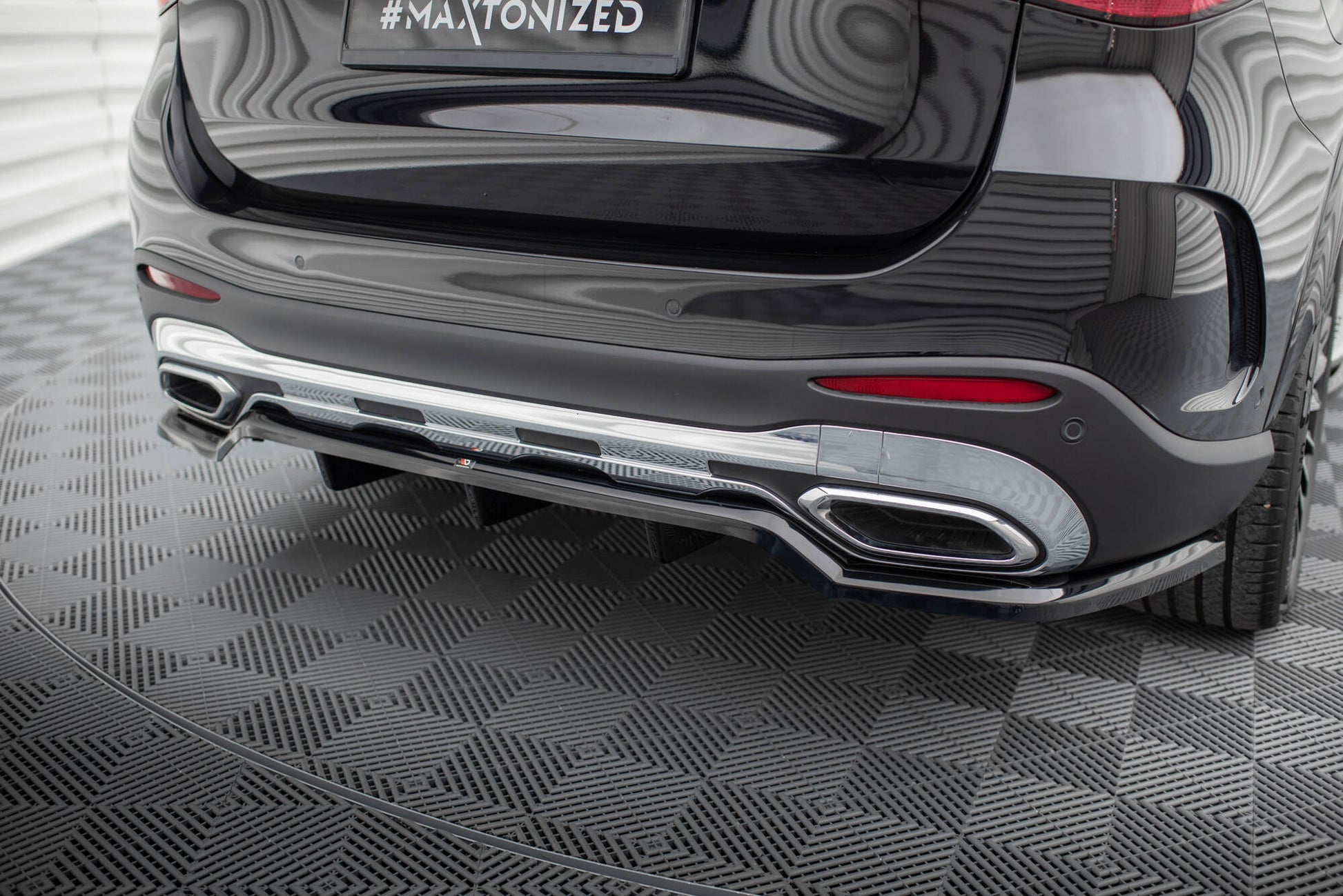 Mittlerer Cup Diffusor DTM Look Heck Ansatz für Mercedes-Benz GLC AMG-Line X254 schwarz Hochglanz