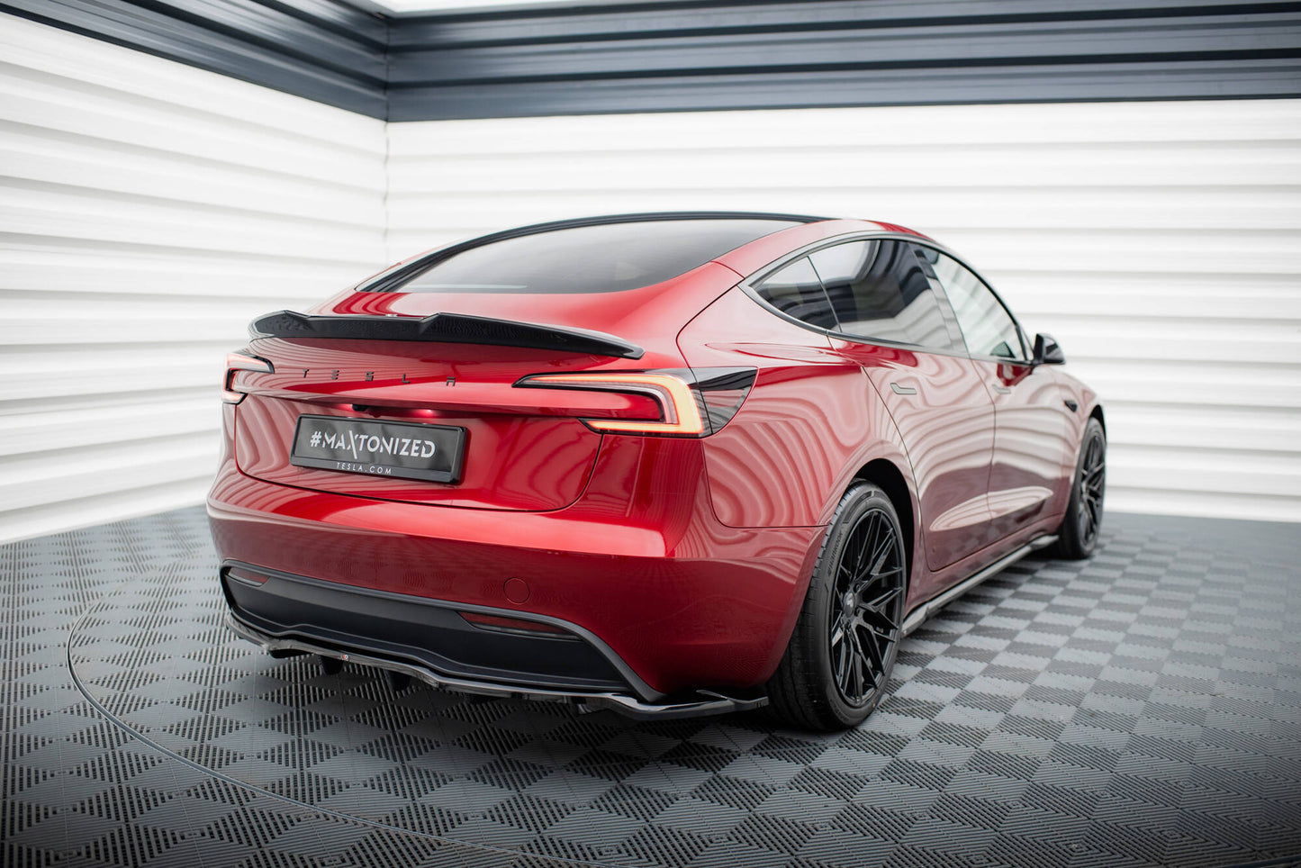 Mittlerer Cup Diffusor DTM Look Heck Ansatz für V.1 Tesla Model 3 Project HighlandFacelift schwarz Hochglanz