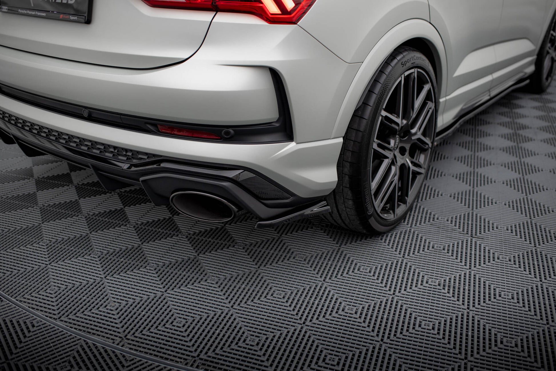 Heck Ansatz Flaps Diffusor für Audi RSQ3 F3 schwarz Hochglanz