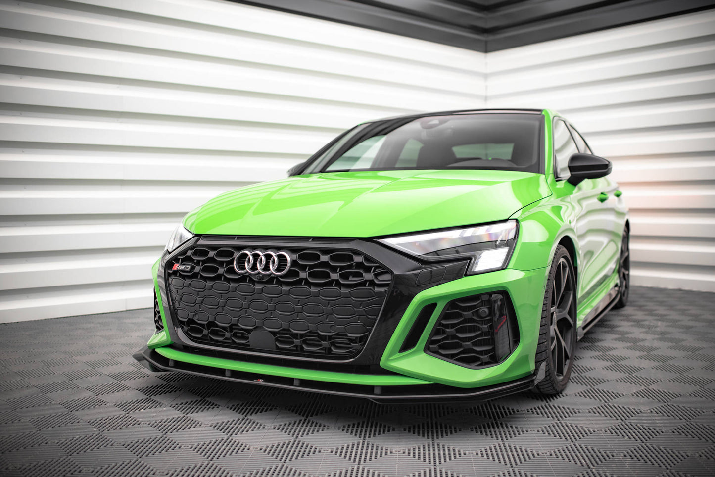 Street Pro Front Ansatz für +Flaps für V.1 + Flaps Audi RS3 8Y schwarz Hochglanz