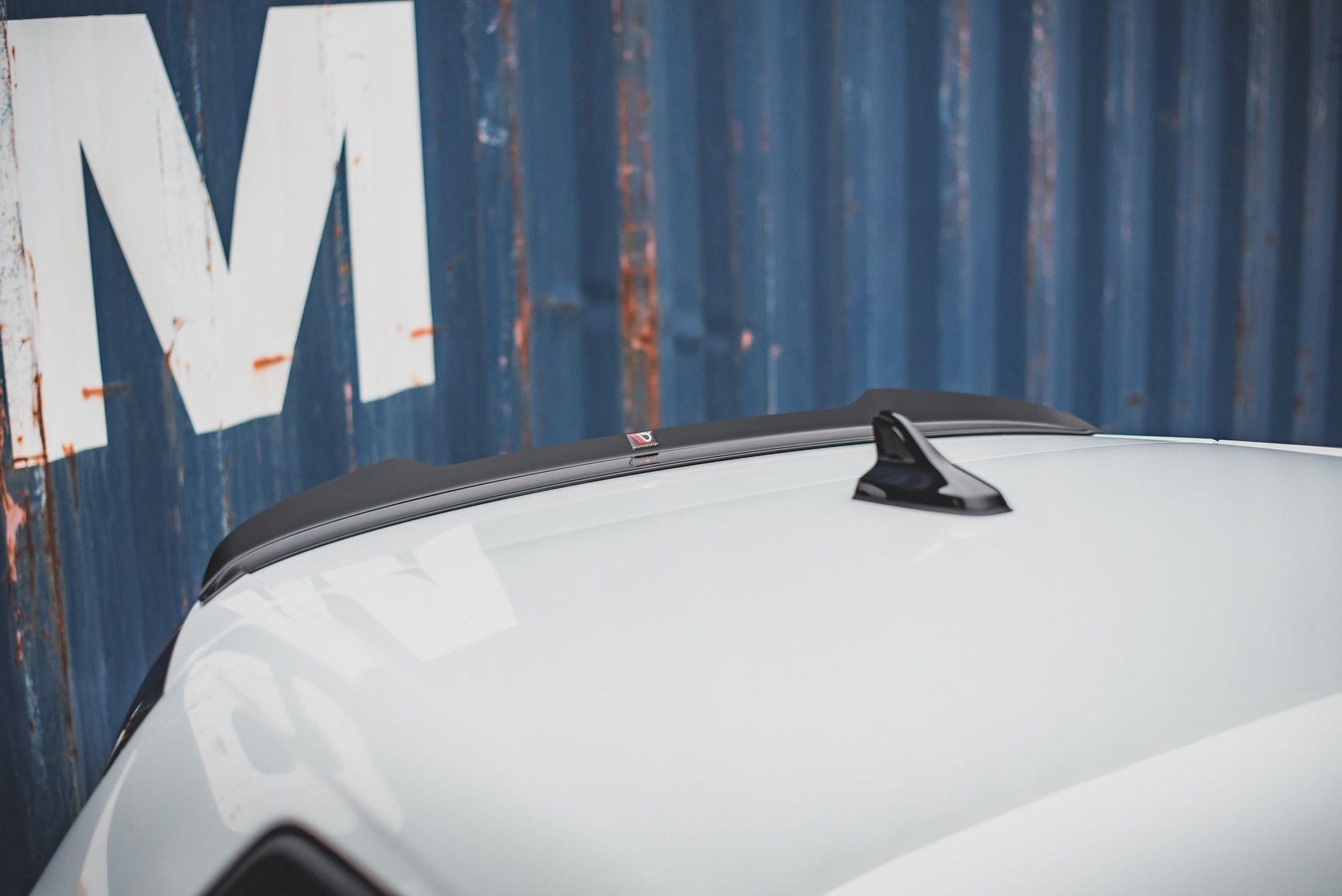 Spoiler CAP V.1 für VW Golf GTI / GTE / GTD / R-Line / R Mk8 schwarz Hochglanz