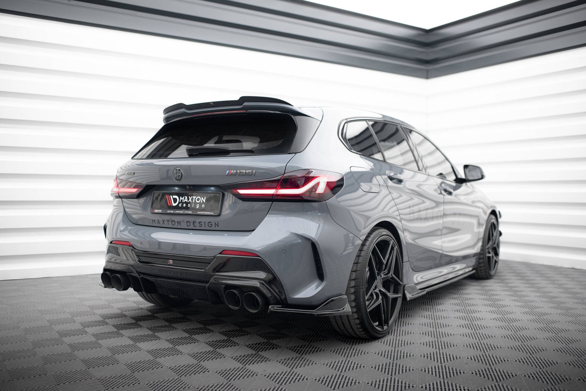Diffusor Heck Ansatz V.2 für BMW 1er F40 M-Paket/ M135i schwarz Hochglanz