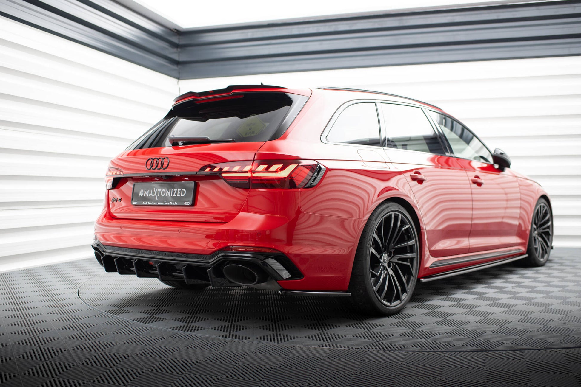Heck Ansatz Flaps Diffusor für Audi RS4 B9 / B9 Facelift  schwarz Hochglanz