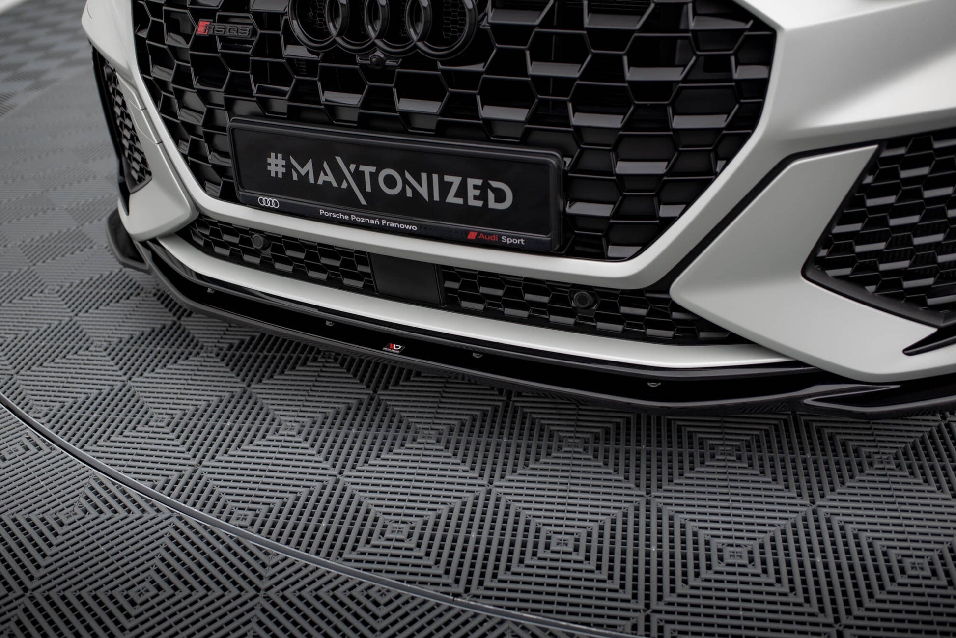 Front Ansatz V.2 für Audi RSQ3 F3 schwarz Hochglanz