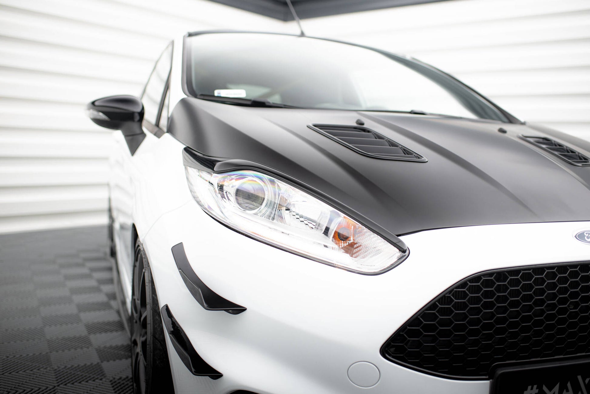 Scheinwerfer Blenden Böser Blick V.2 für Ford Fiesta ST / ST-Line / Standard Mk7 FL schwarz Hochglanz
