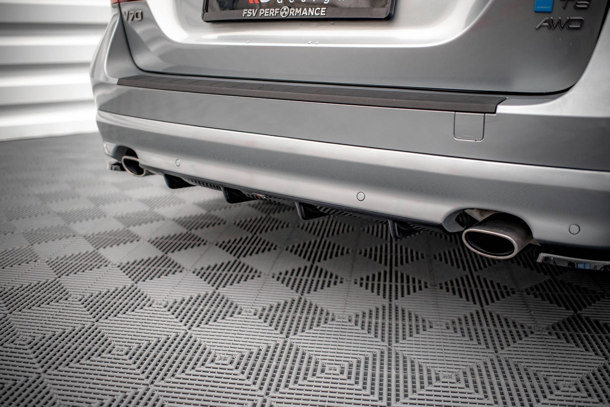 Diffusor Heck Ansatz für Volvo V70 Mk3 schwarz Hochglanz