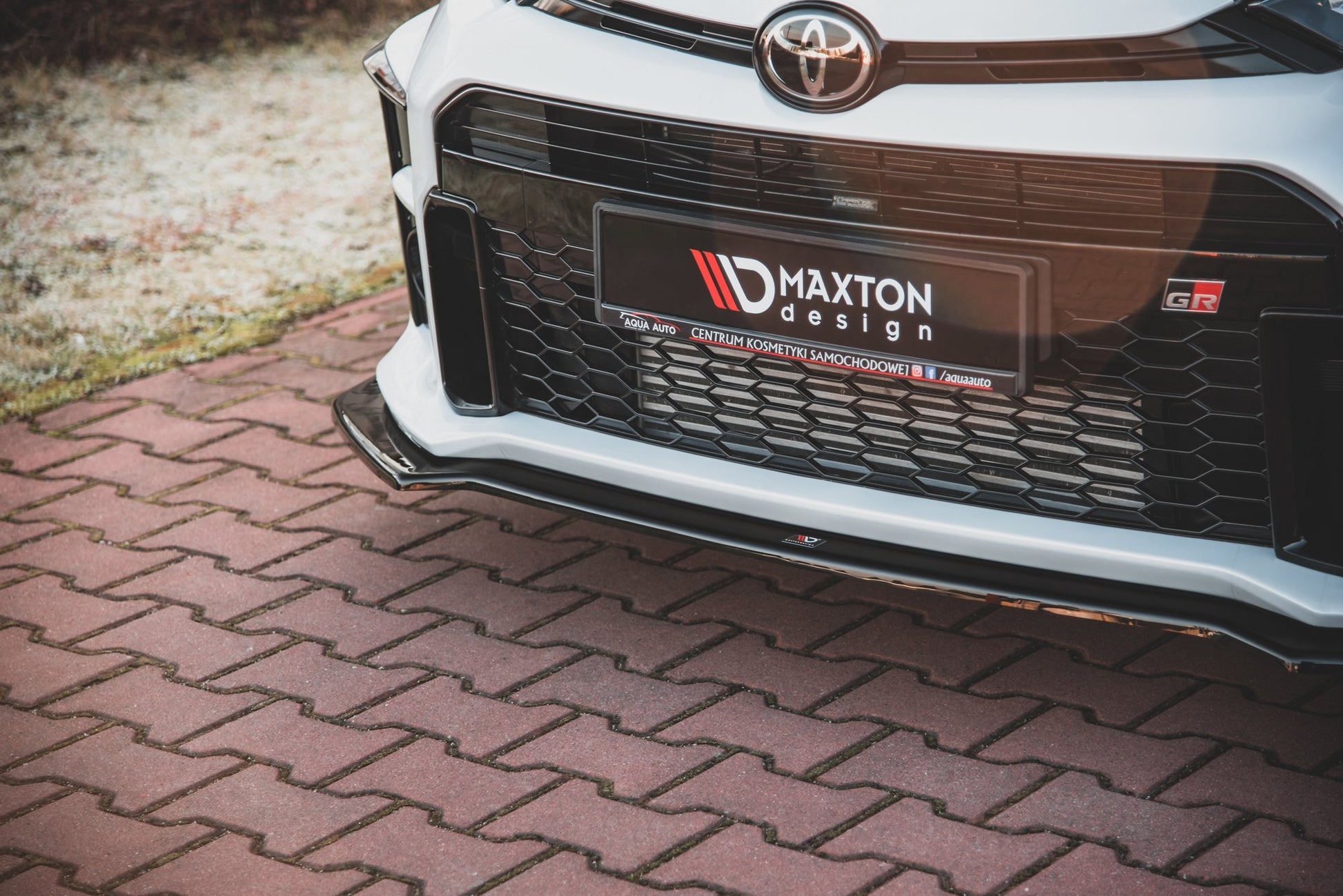 Front Ansatz V.1 für Toyota GR Yaris Mk4 schwarz Hochglanz