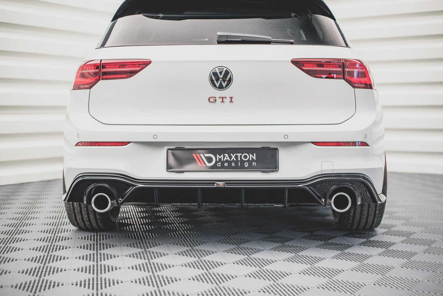 Diffusor Heck Ansatz V.2 für VW Golf GTI Mk8 schwarz Hochglanz