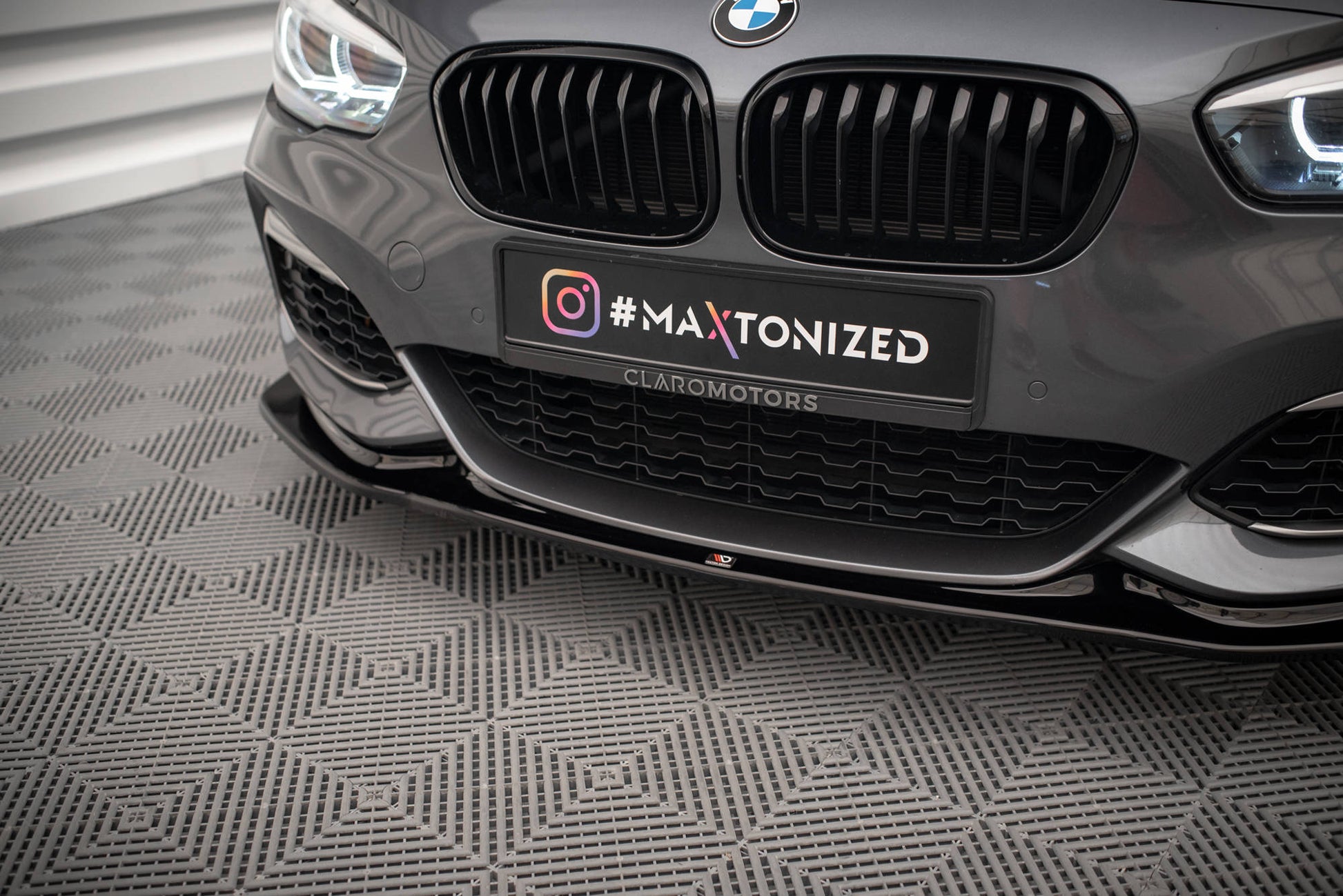 Front Ansatz V.3 für BMW 1er F20/F21 M-Power schwarz Hochglanz