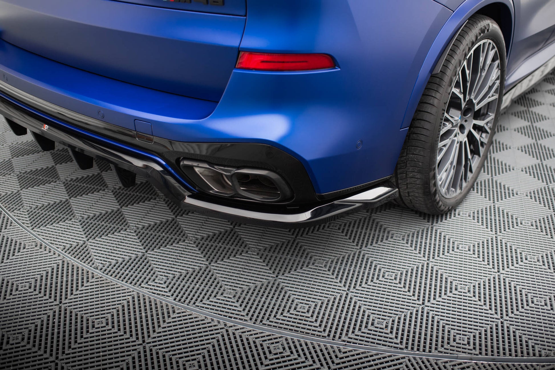 Mittlerer Cup Diffusor DTM Look Heck Ansatz für V.1 BMW X5 M-Paket G05 Facelift schwarz Hochglanz