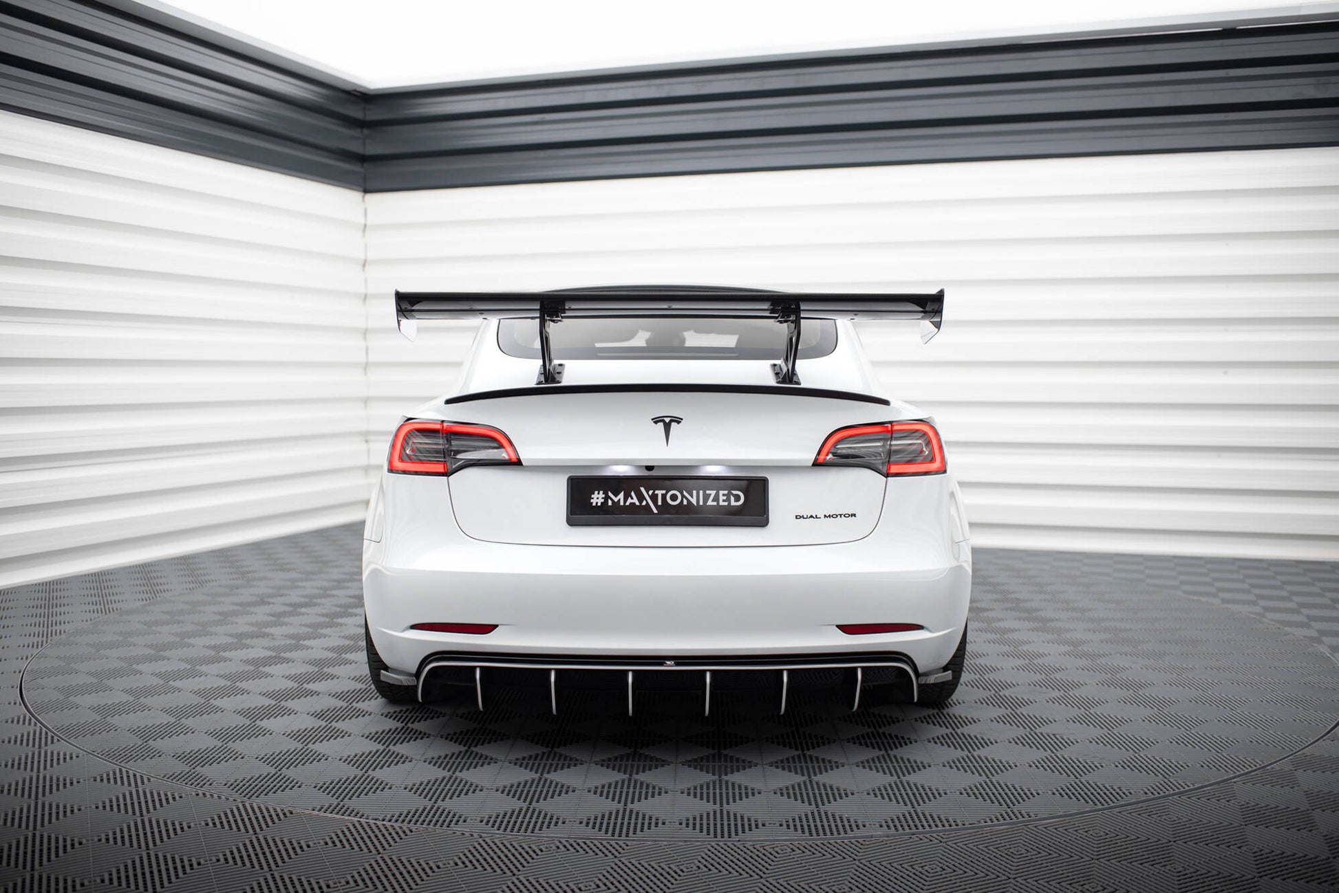 Carbon Spoiler  Tesla Model 3