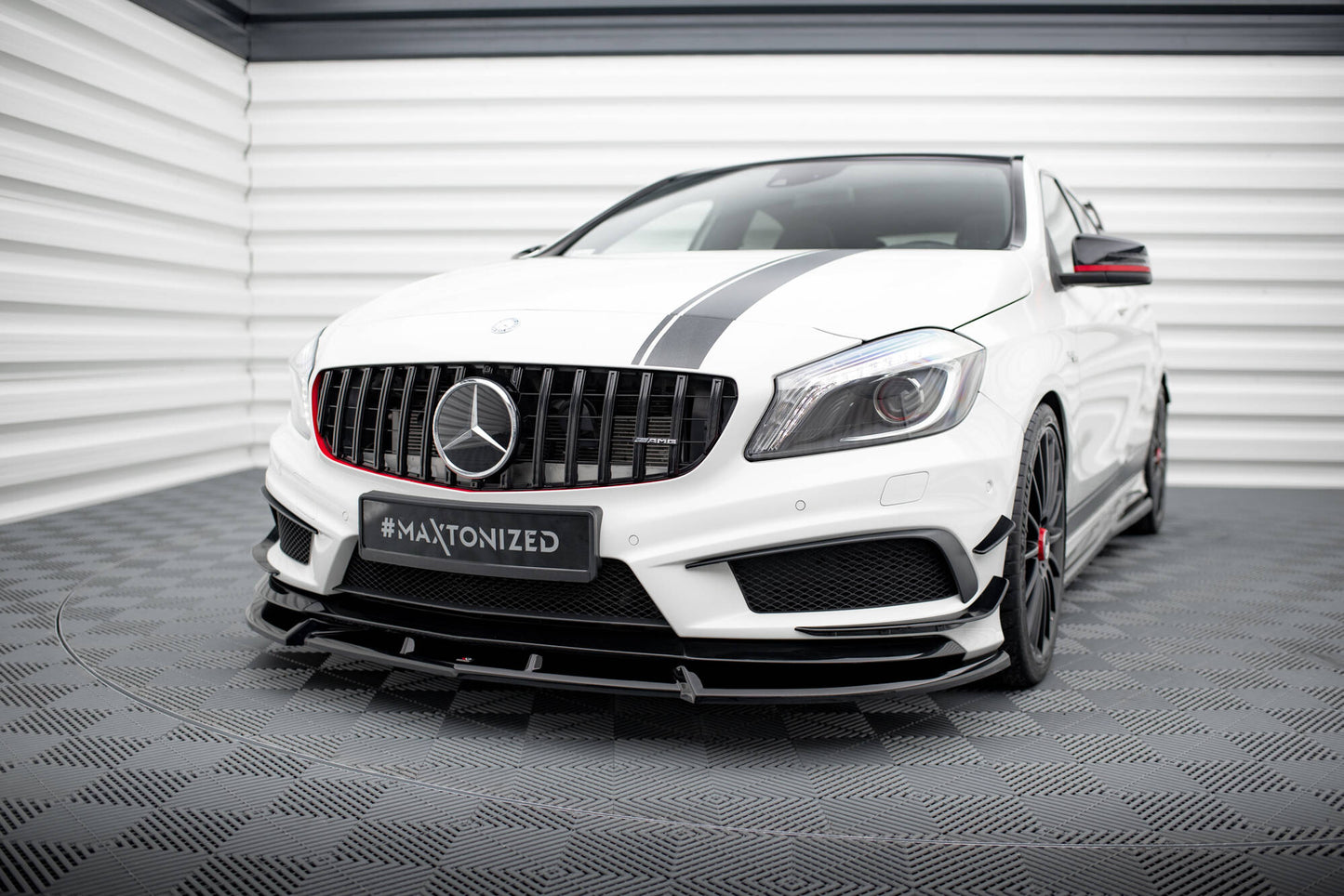 Front Ansatz V.3 für Mercedes-Benz A45 AMG W176 schwarz Hochglanz