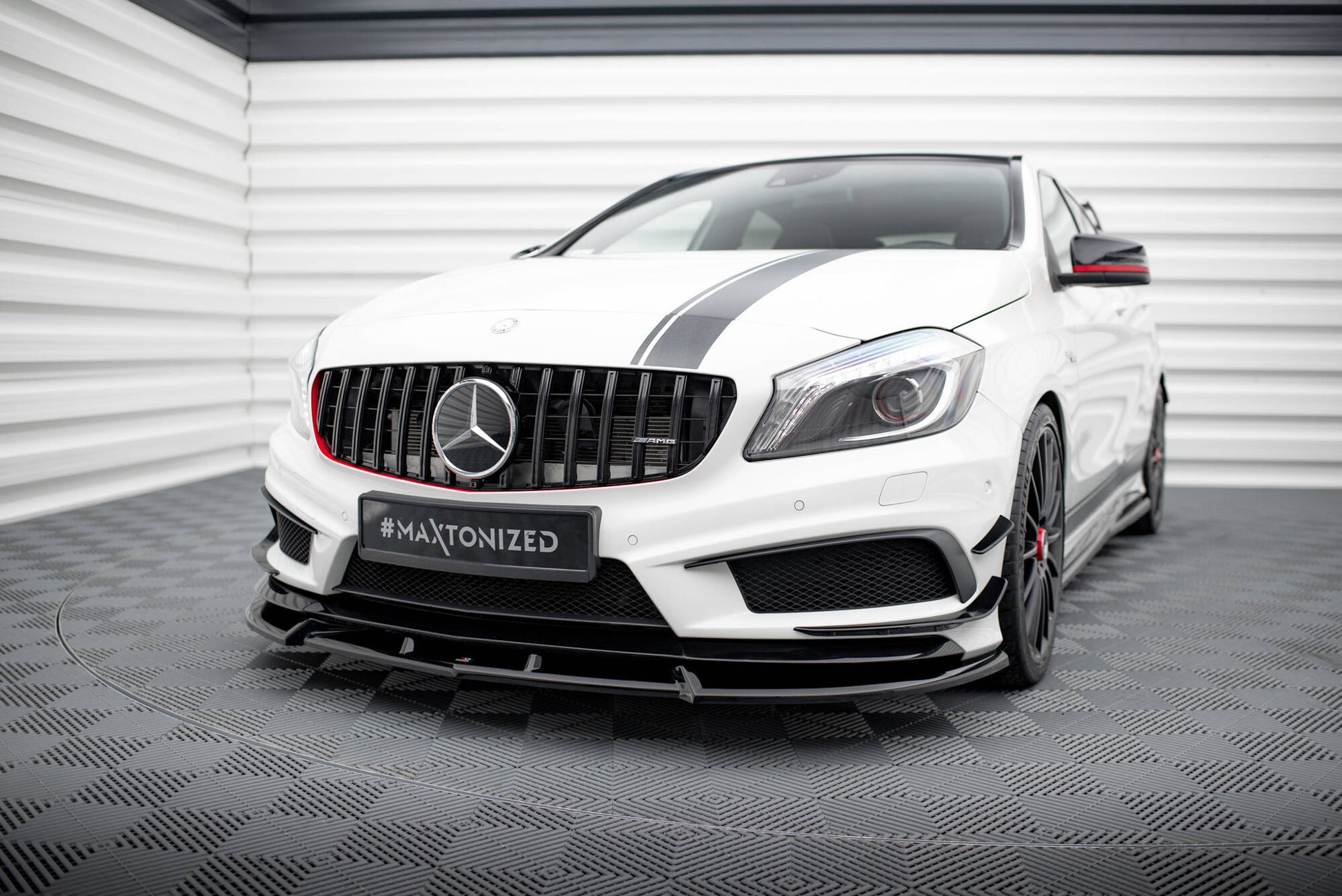Front Ansatz V.3 für Mercedes-Benz A45 AMG W176 schwarz Hochglanz