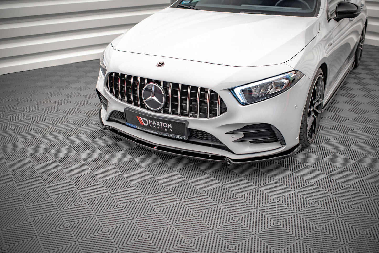 Front Ansatz V.4 für Mercedes A35 AMG / AMG-Line W177  schwarz Hochglanz