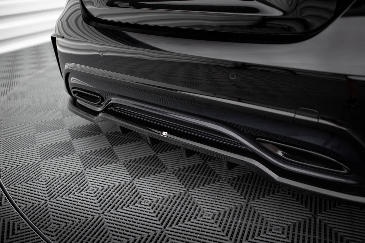 Mittlerer Cup Diffusor DTM Look Heck Ansatz für Mercedes-Benz A AMG-Line W176 Facelif schwarz Hochglanz