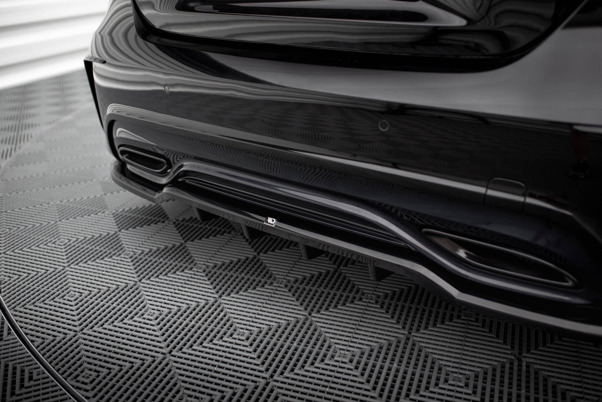Mittlerer Cup Diffusor DTM Look Heck Ansatz für Mercedes-Benz A AMG-Line W176 Facelif schwarz Hochglanz