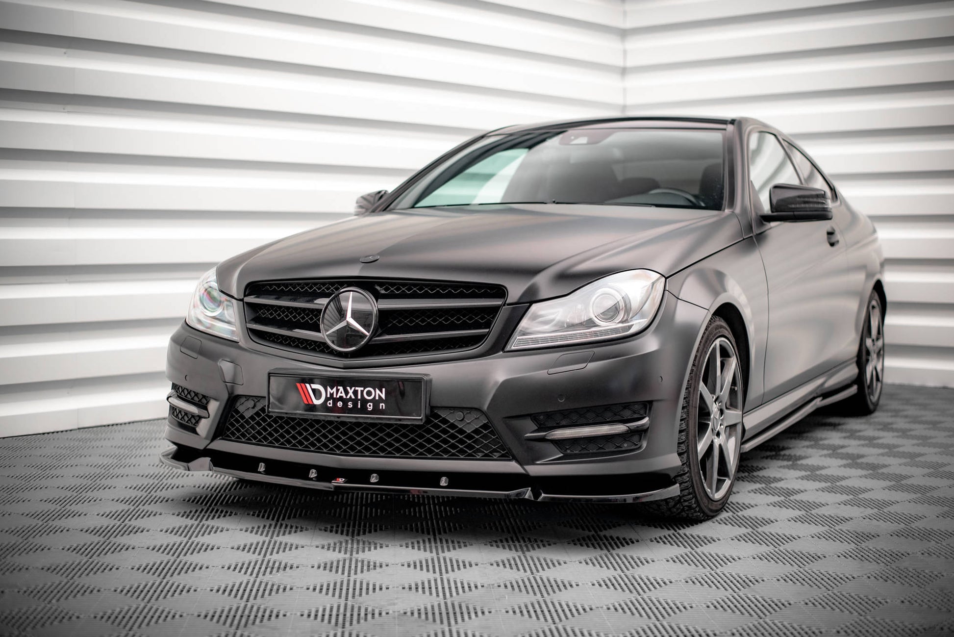 Front Ansatz V.1 für Mercedes-Benz C Coupe / Limousine / Kombi  AMG-Line C204 / W204 Facelift / S204 Facelift schwarz Hochglanz