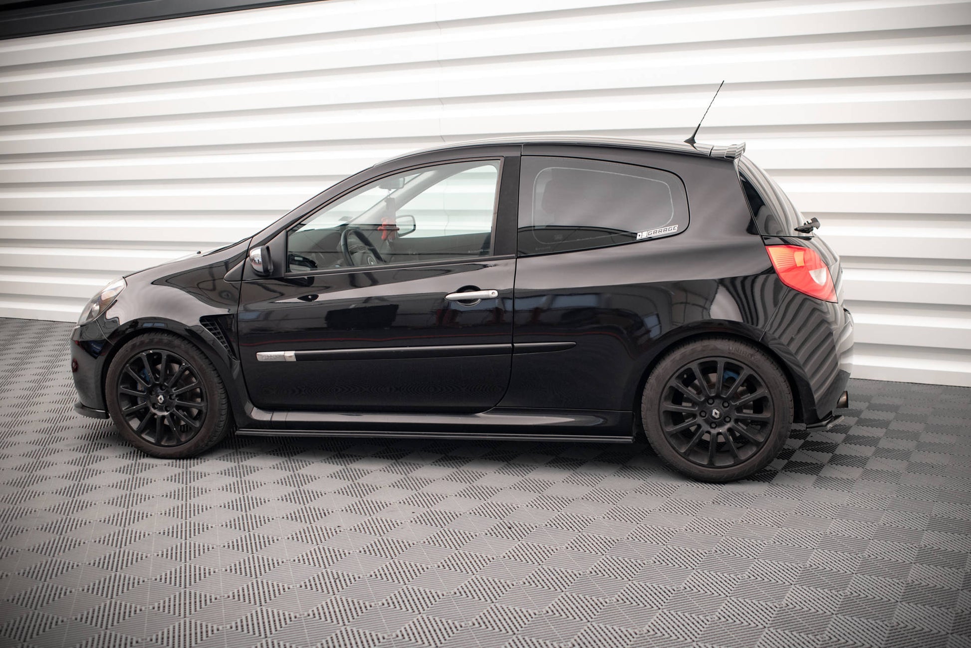 Heck Ansatz Flaps Diffusor für RENAULT CLIO III RS Carbon Look