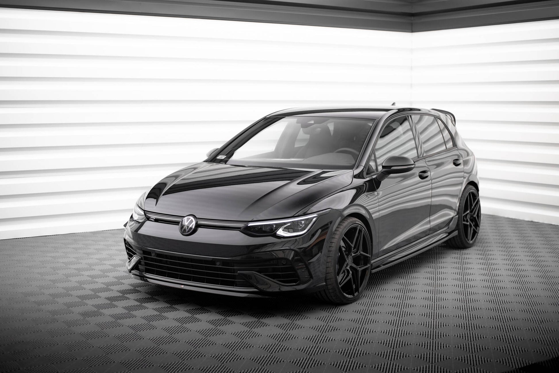 Front Ansatz V.7 für VW Golf R Mk8 schwarz Hochglanz