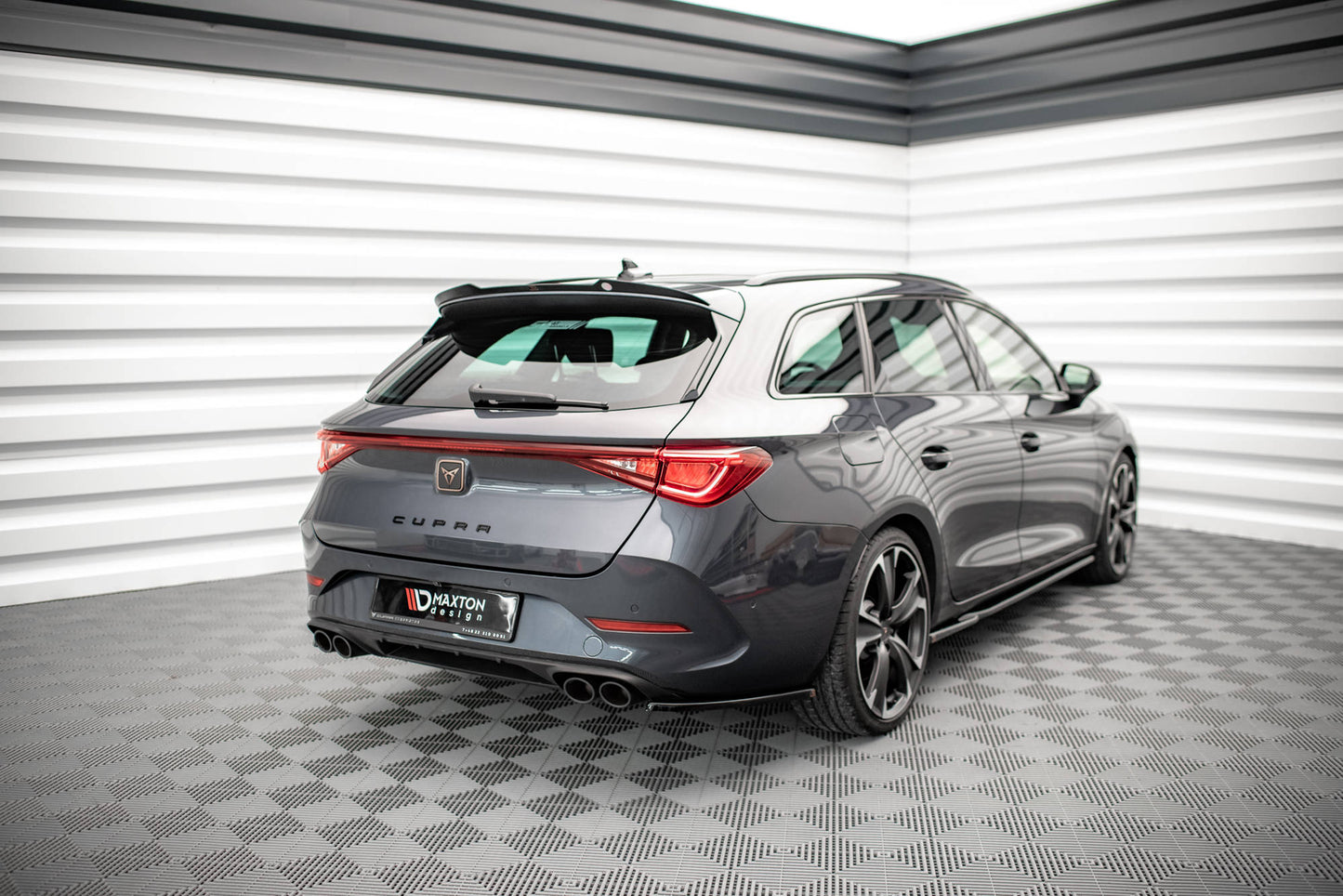 Heck Ansatz Flaps Diffusor für Cupra Leon ST Mk1  schwarz Hochglanz