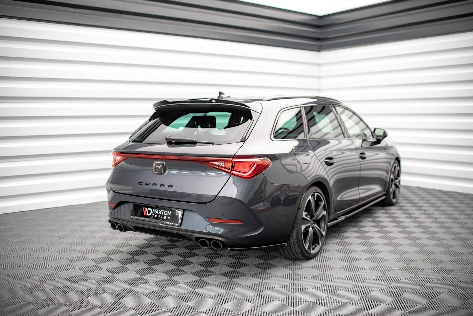Heck Ansatz Flaps Diffusor für Cupra Leon ST Mk1  schwarz Hochglanz