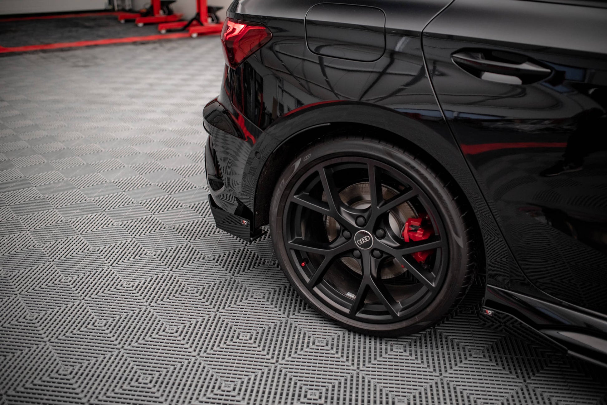 Street Pro Heck Ansatz Flaps Diffusor + Flaps für Audi RS3 Sportback 8Y schwarz Hochglanz