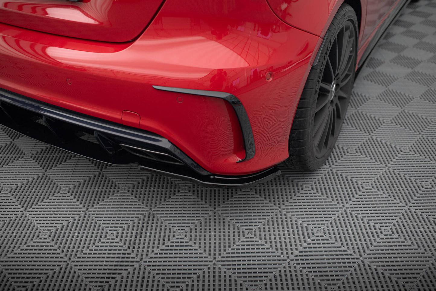 Heck Ansatz Flaps Diffusor für Mercedes A W176 AMG Facelift schwarz Hochglanz