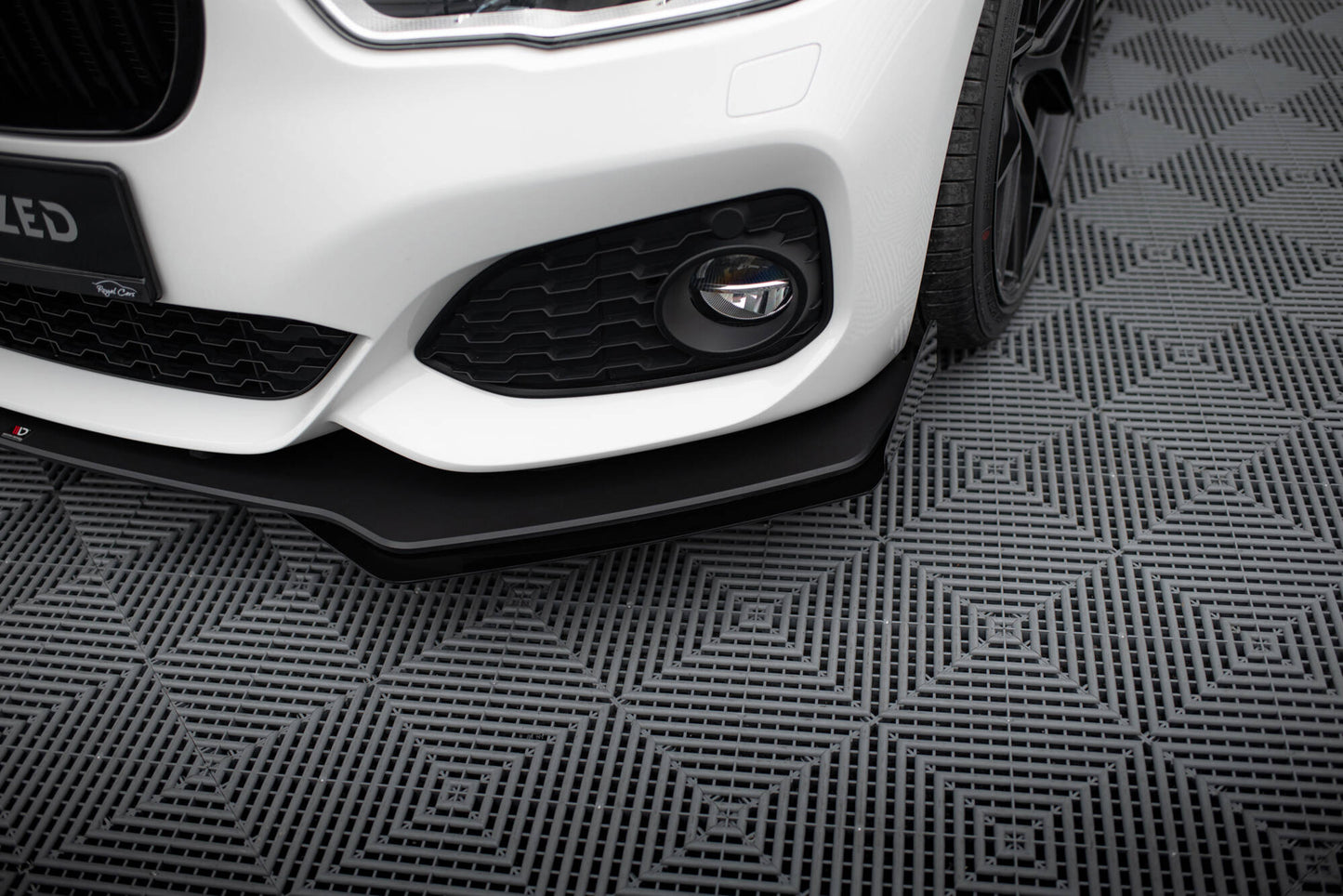 Street Pro Front Ansatz für V.3 + Flaps für BMW 1er F20 M-Paket Facelift / M140i  schwarz Hochglanz