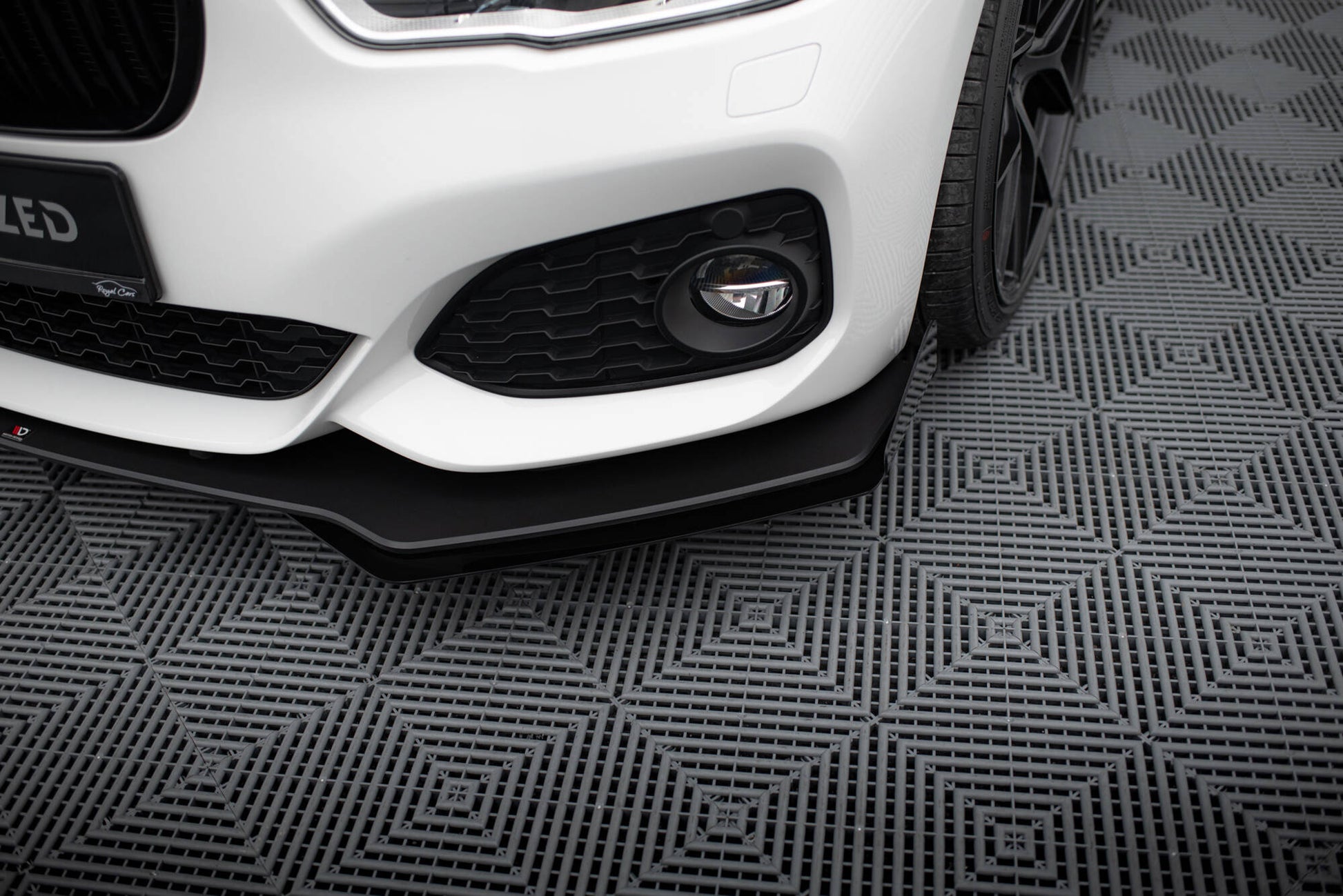 Street Pro Front Ansatz für V.3 + Flaps für BMW 1er F20 M-Paket Facelift / M140i  schwarz Hochglanz