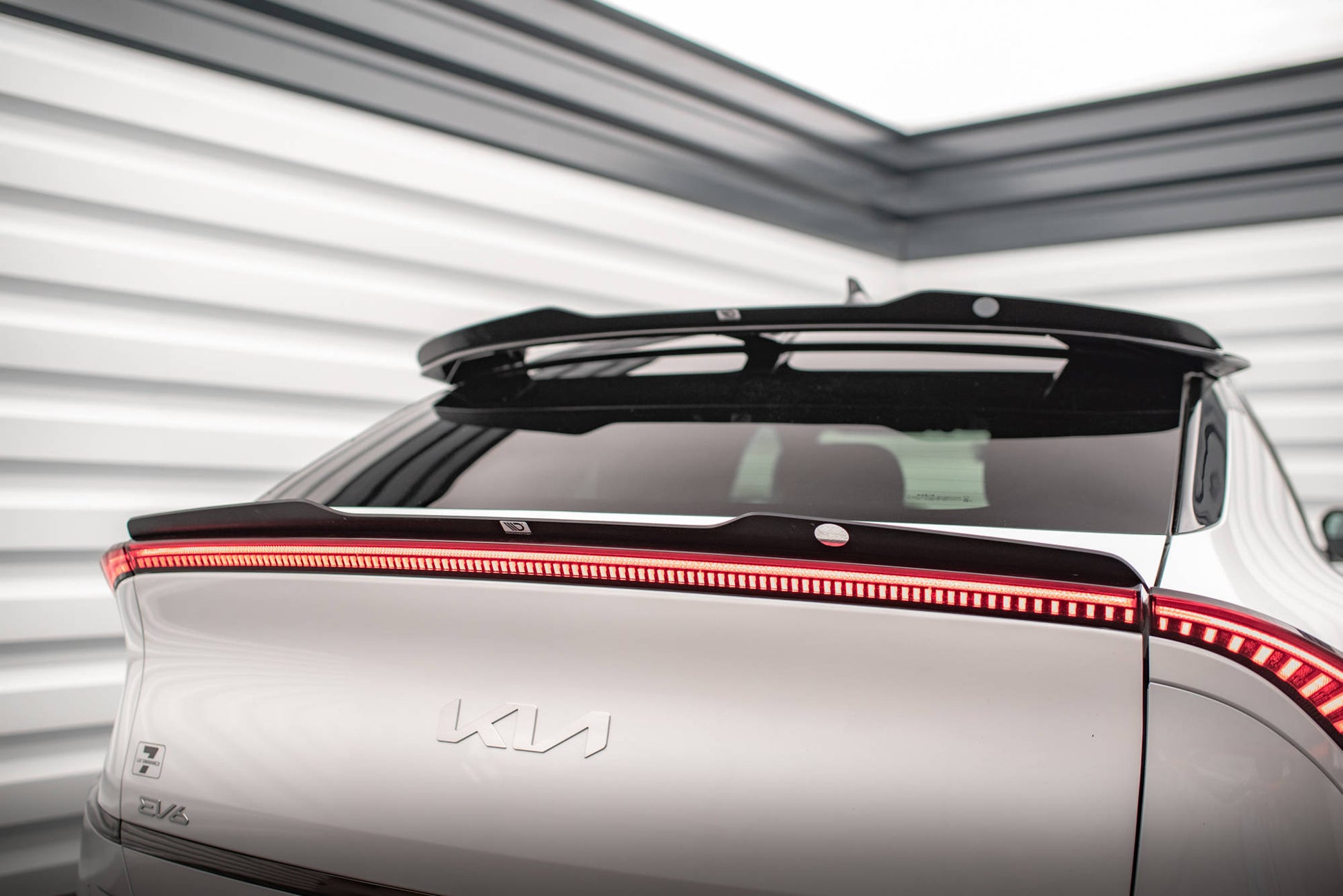 Niedriger Spoiler CAP für Kia EV6 Mk1 schwarz Hochglanz