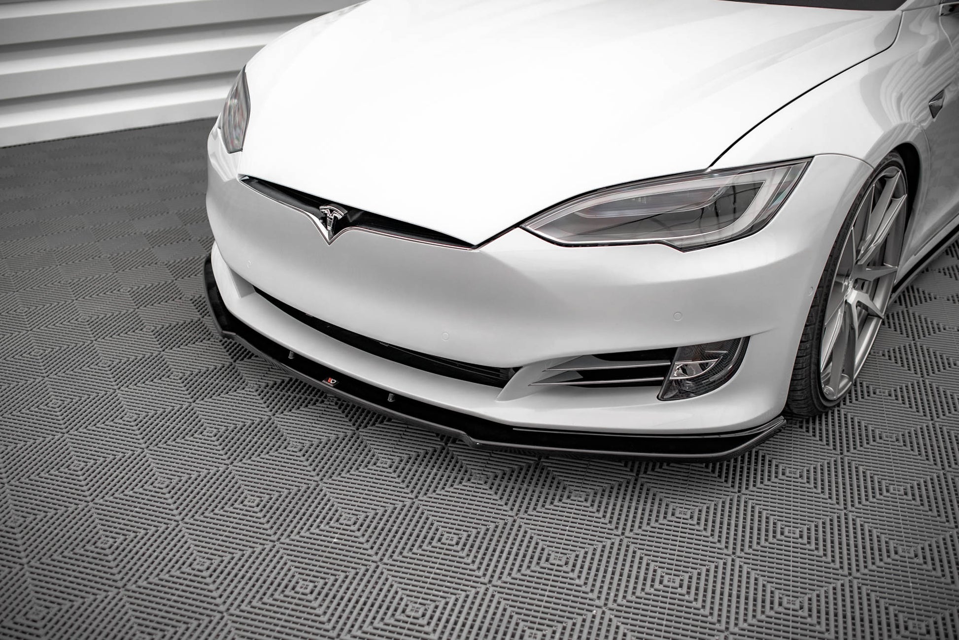 Front Ansatz V.1 für Tesla Model S Facelift schwarz Hochglanz