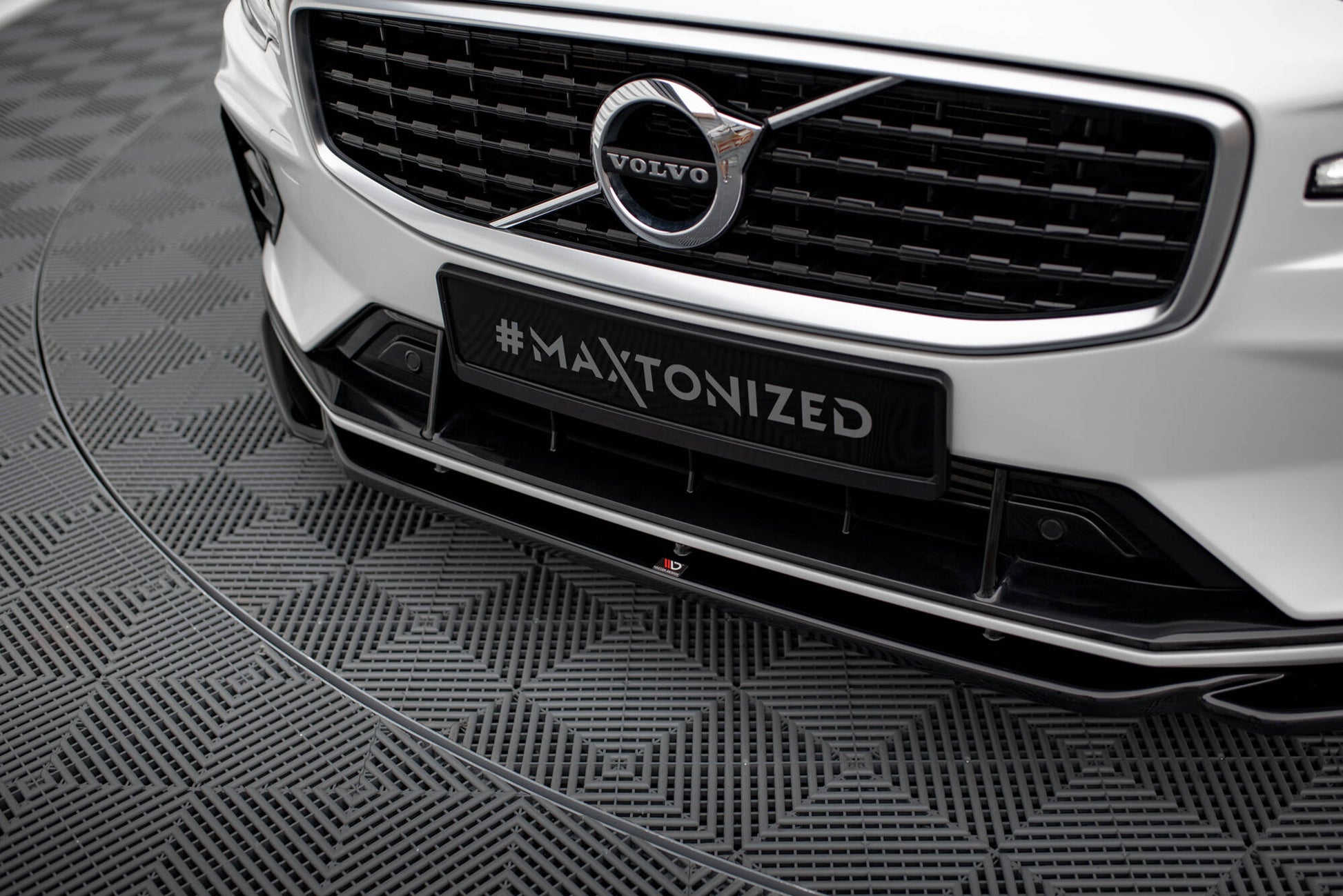 Front Ansatz V.2 für Volvo S60/V60 R-Design Mk3 schwarz Hochglanz