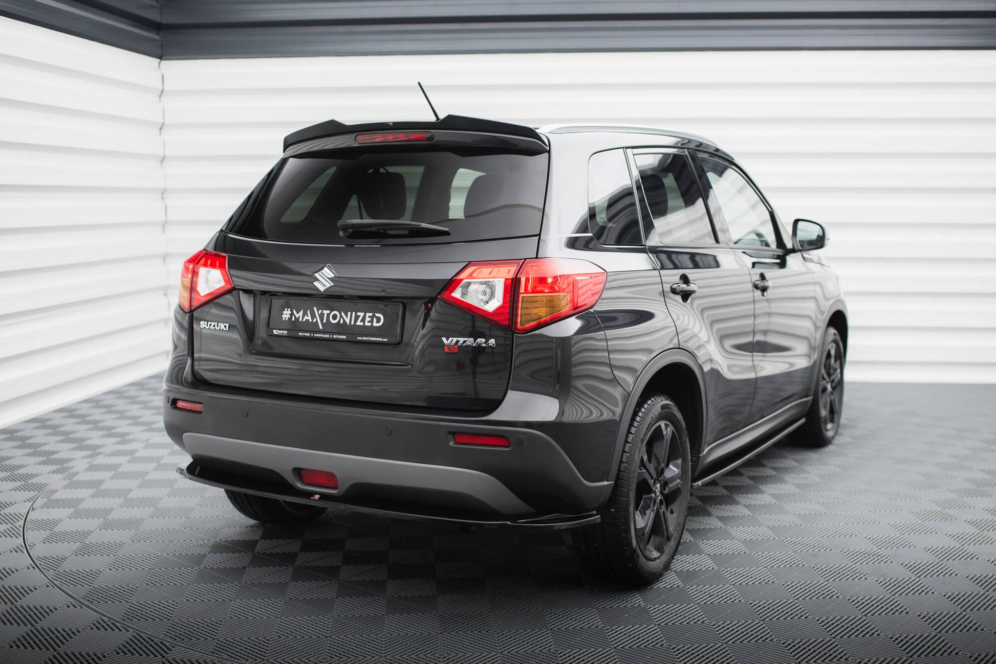 Heckansatz Suzuki Vitara S Mk2 schwarz Hochglanz