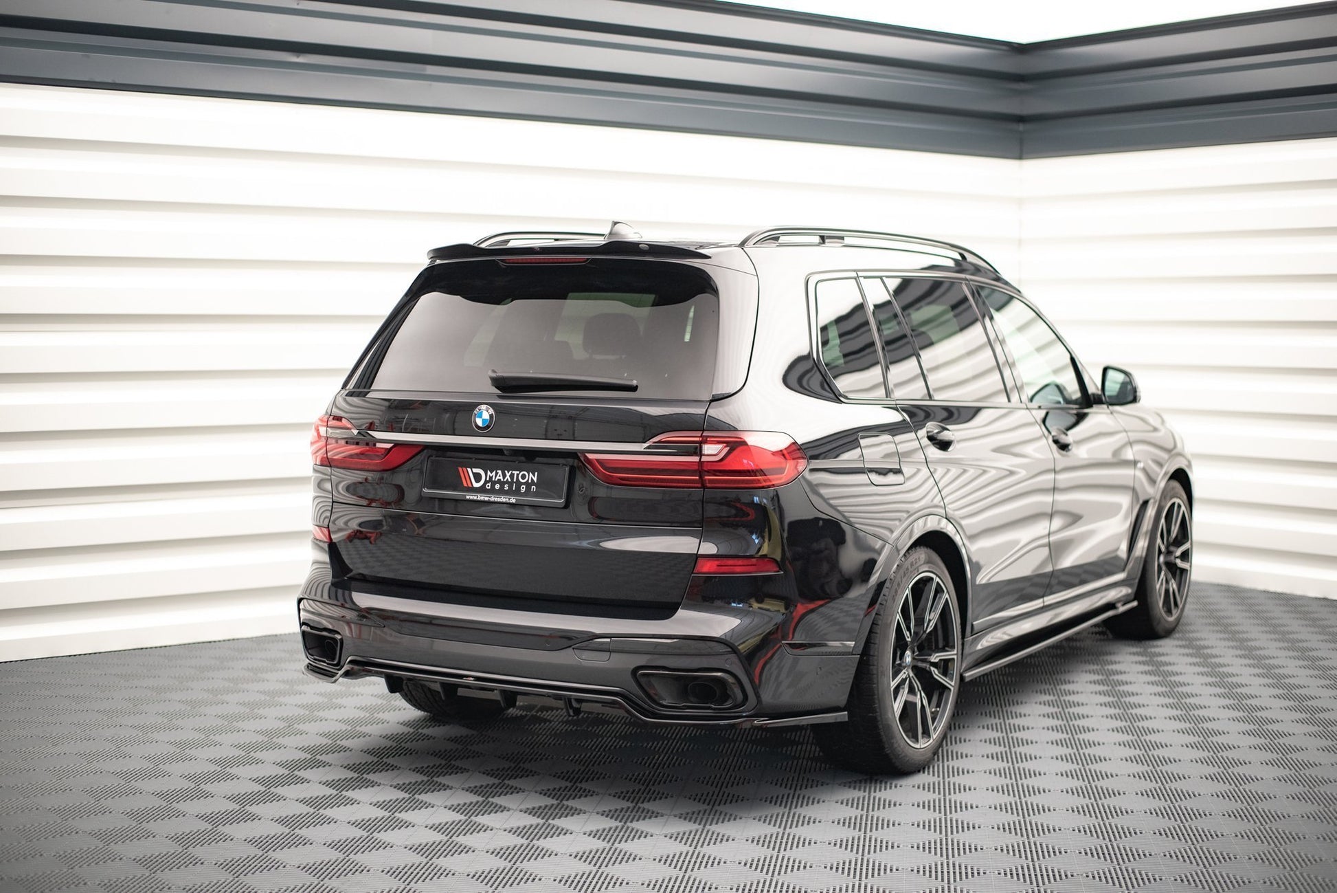 Mittlerer Diffusor Heck Ansatz DTM Look für BMW X7 M G07 schwarz matt