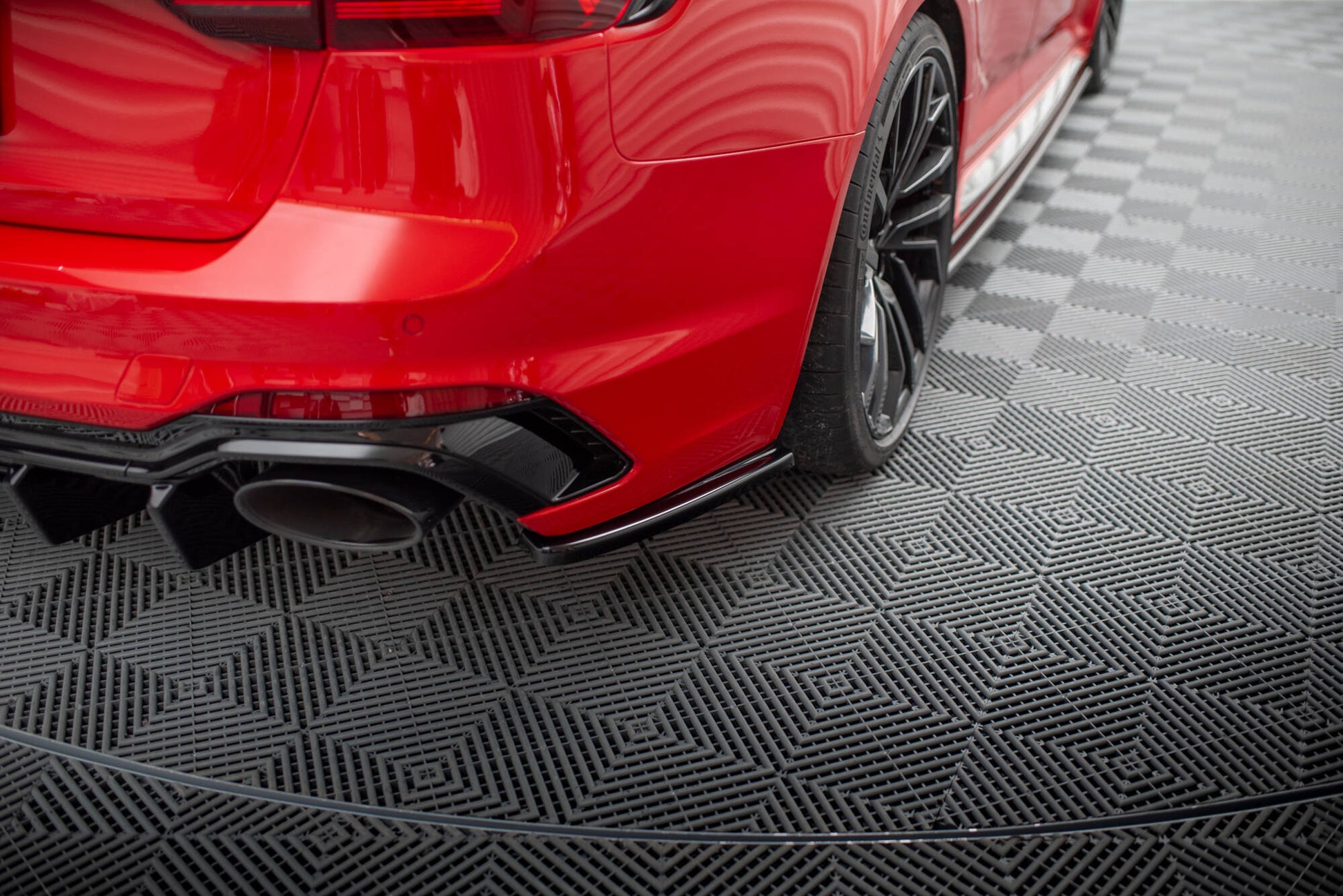 Heck Ansatz Flaps Diffusor für Audi RS4 B9 / B9 Facelift  schwarz Hochglanz